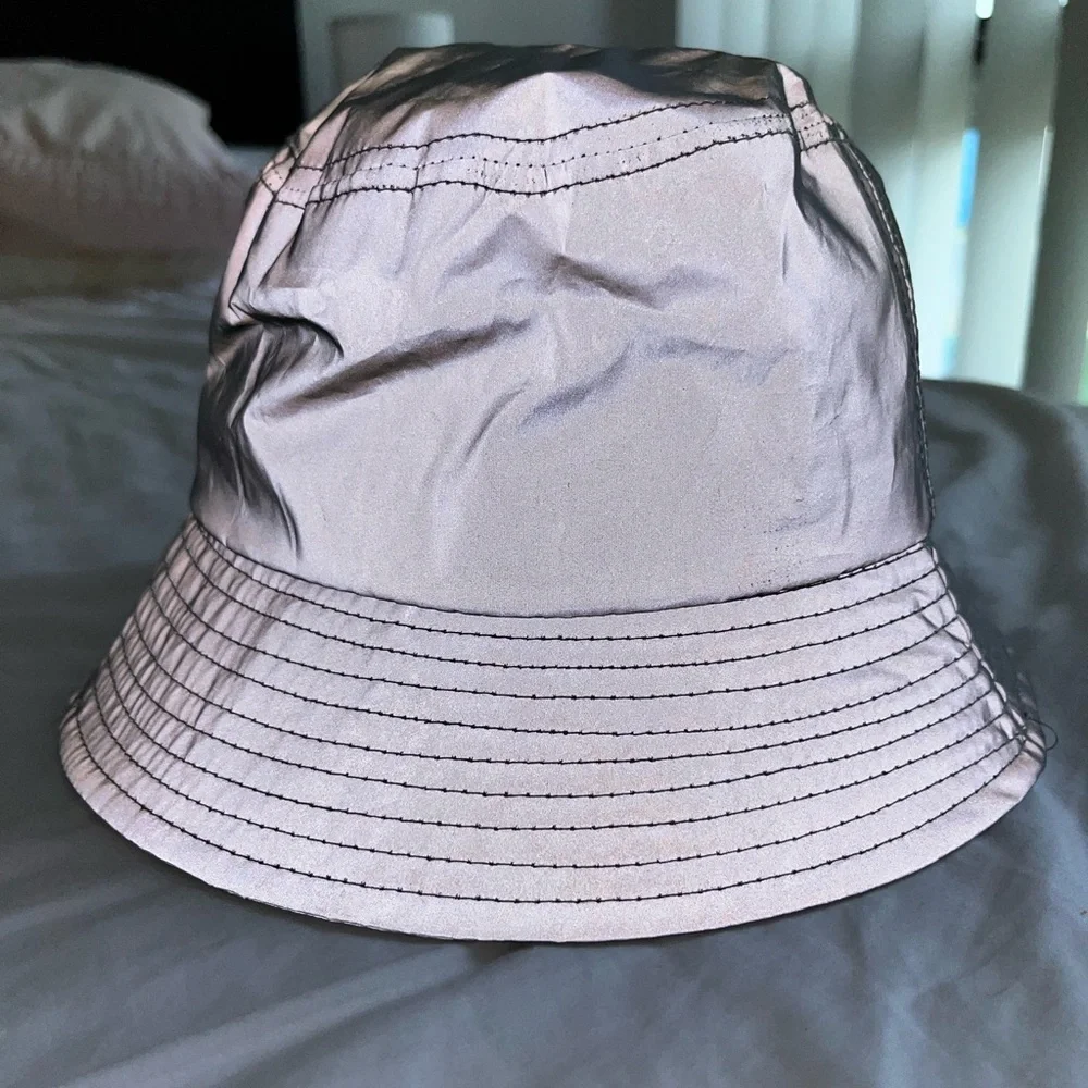 Pretty Little Thing Grey Reflective Bucket Hat One Size - Picture 1 of 3